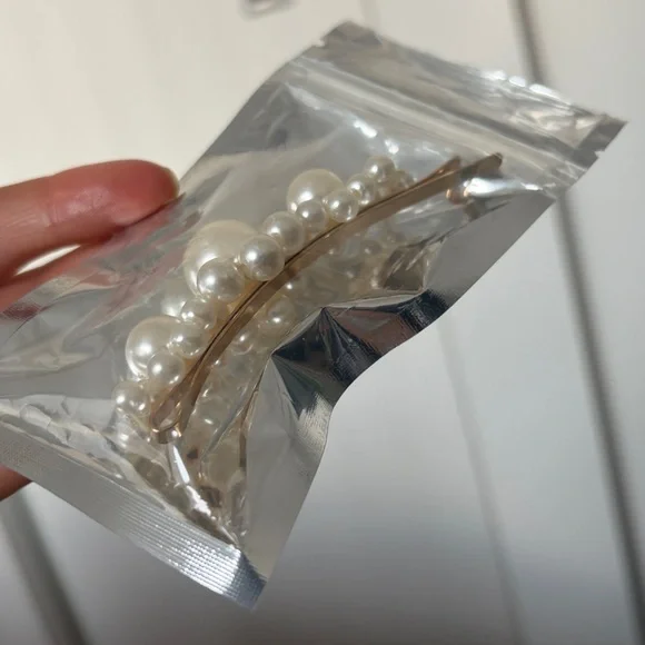Pearl-embellished hair clip Pearl Large Flower Hair Clip